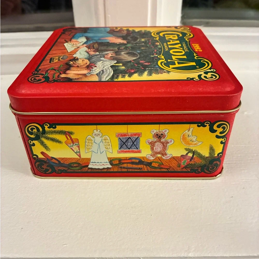 Crayola 1992 Red Holiday‎ Tin with original Crayola crayons